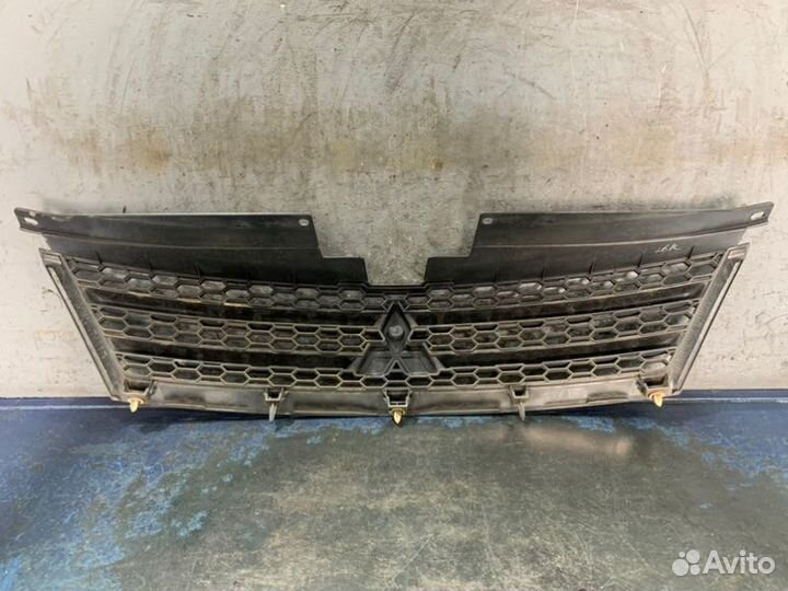 Решетка радиатора Mitsubishi Outlander Xl CW
