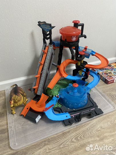 Hot wheels трек автомойка с крокодилом