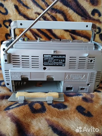 Sanyo переносная магнитола, Osaka Japan