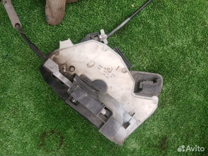 Замок задней левой двери Volkswagen Polo 5 (RUS)