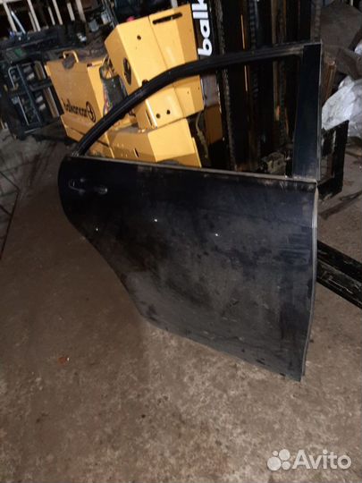 Задняя правая дверь камри 40