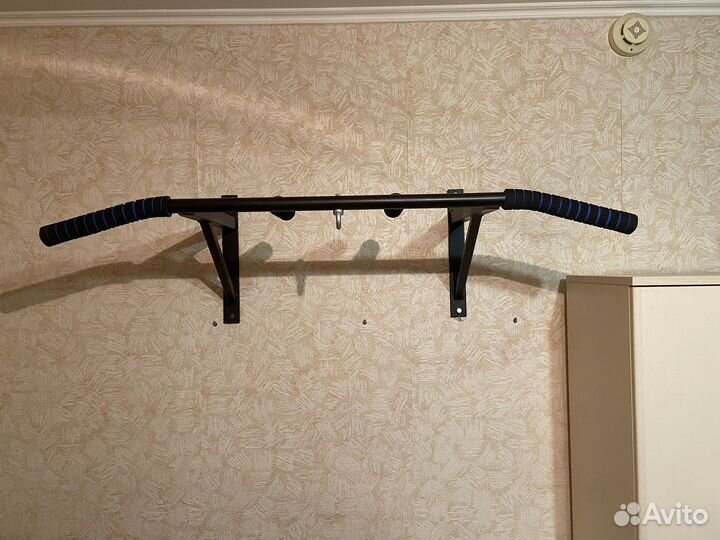 Турник настенный