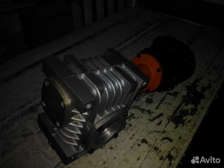 Редуктор с электродвигателем