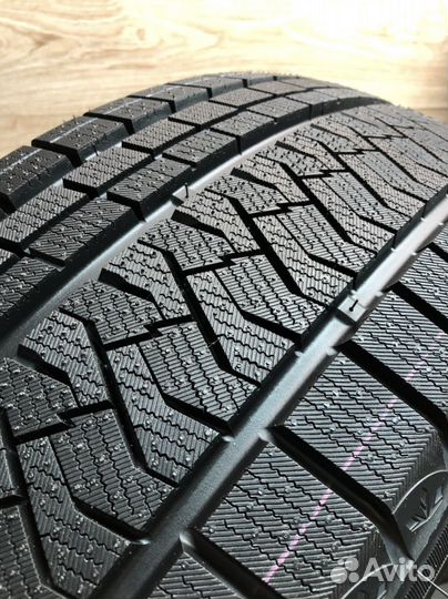 Triangle PL02 245/65 R17 111H