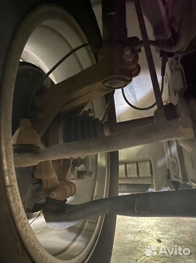 Левый поворотный кулак Nissan X-Trail T32