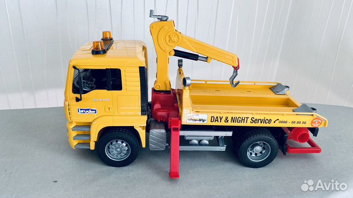 Грузовик с лебедкой Машинка Bruder CAT