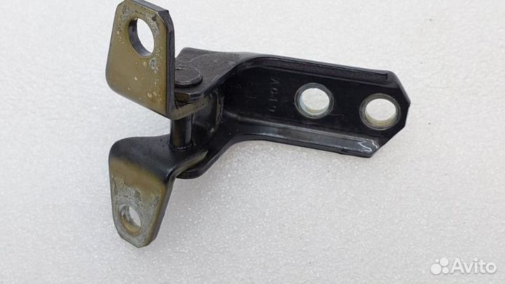 Петля двери задняя правая Mitsubishi Outlander