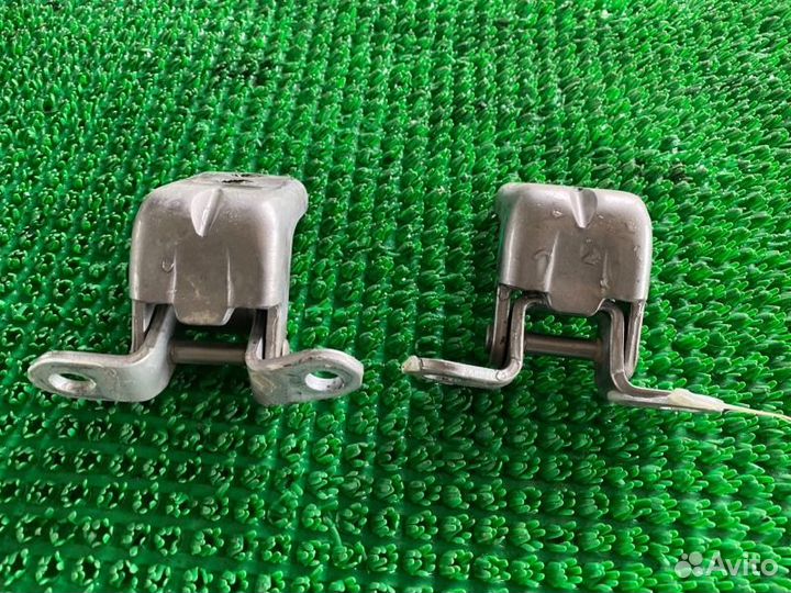 Петли двери лев. перед. Infiniti Fx50, Qx70, Fx35