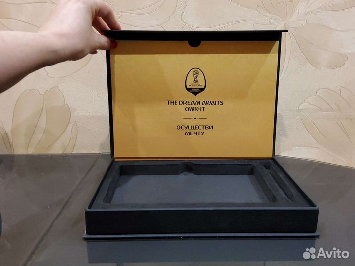 Коробка подарочная с окошком