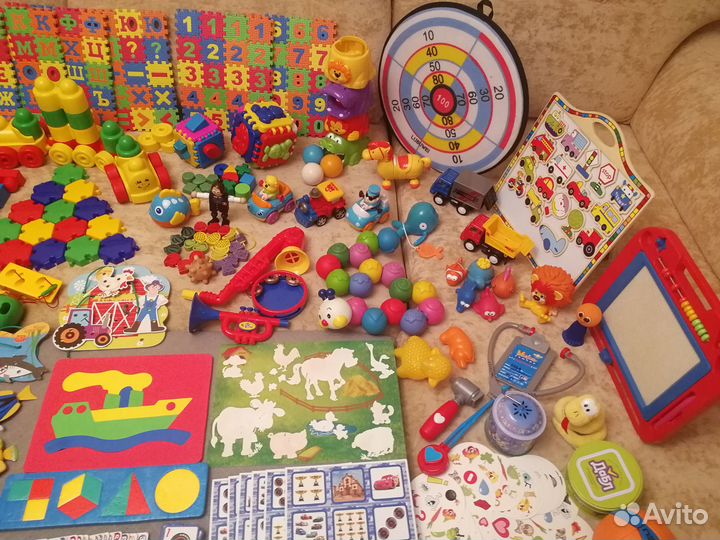 Кубики, коврик-пазл, пирамидки, машинки