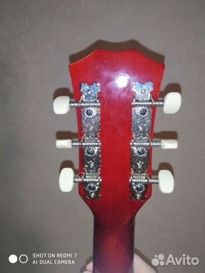 Акустическая гитара