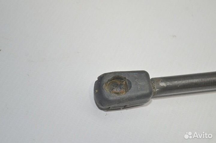 Амортизатор верхней решетки радиатора scania R-ser