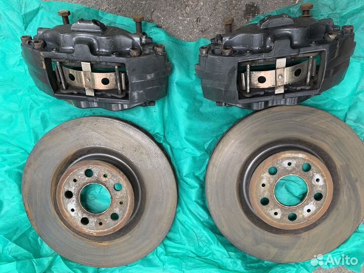 Тормоза S60 brembo на Volvo 330 мм четыре поршня