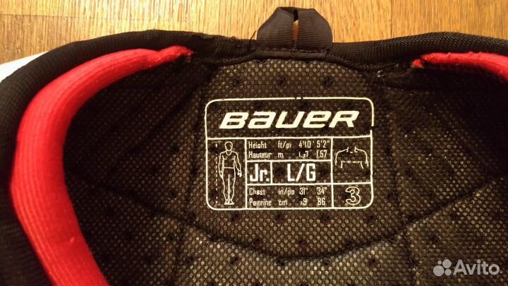 Хоккейный нагрудник (наплечник)