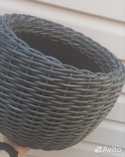 Кашпо из искусственного ротанга