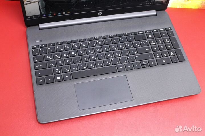 Ноутбук HP 15.6 IPS / 8GB DDR4 / SSD