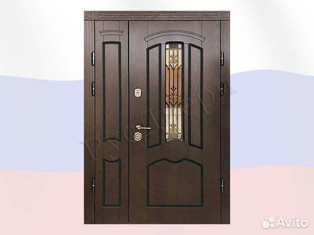 Двустворчатая входная дверь со стеклом в дом