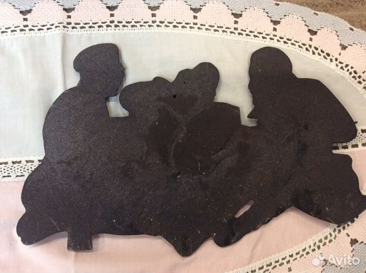 Рельеф настенный «охотники на привале» и подкова