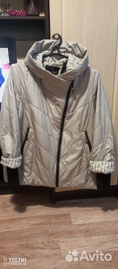 Продам куртку женскую