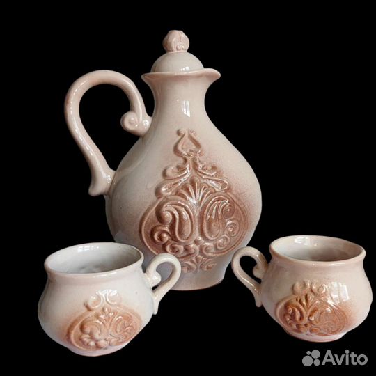 Кувшин с кружками