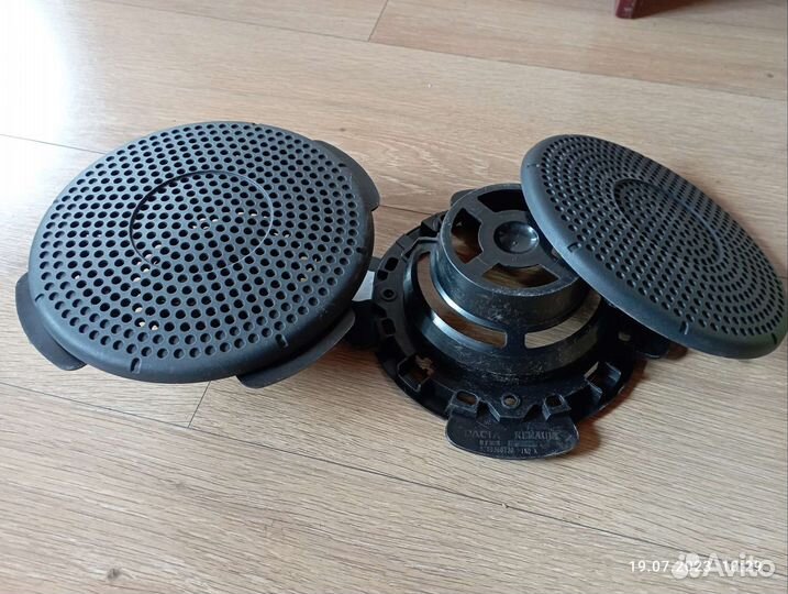 Решётки для динамиков в заднюю полку для Logan