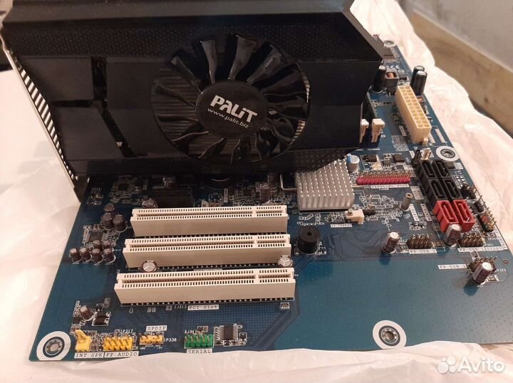 Материнская плата с процессором и памятью