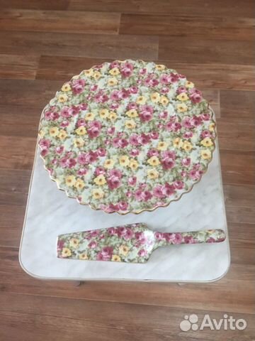 Тортница с лопаткой на ножке,Япония