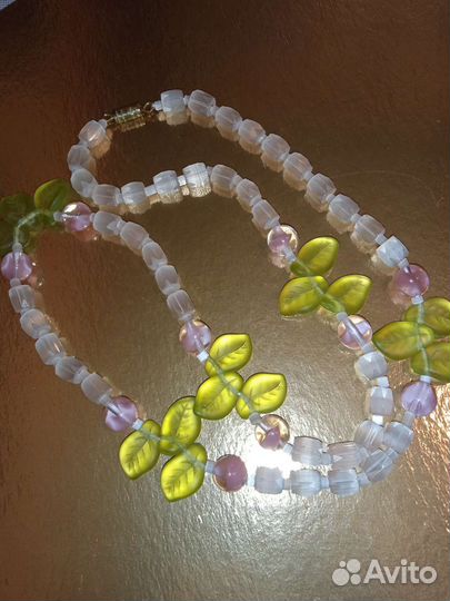 Бусы сатиновое стекло листочки и ягоды Чехия