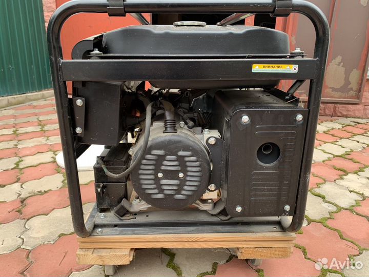 Бензиновый генератор