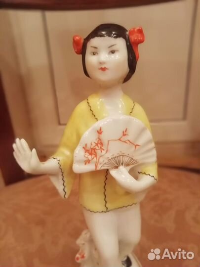 Фарфоровые статуэтки, лфз, китаянка с веером