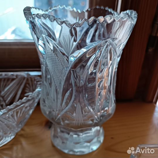 Ваза из хрусталя и стекла, блюда, салатница