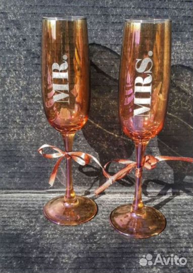 Свадебные бокалы - подарочный набор с гравировкой
