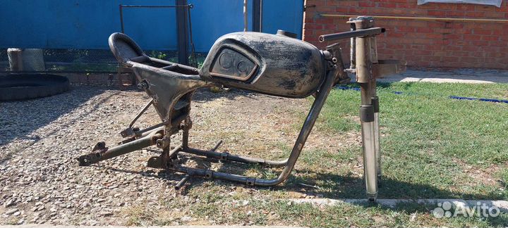 Рама от мотоцикла урал custom (каферейсер)