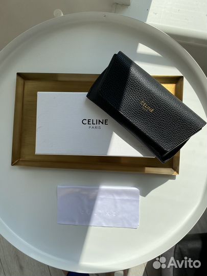 Брендовый футляр для очков