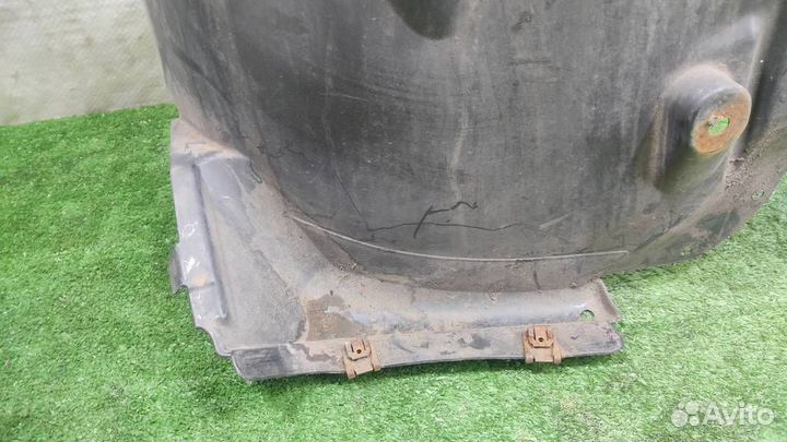 Подкрылок передний правый Mercedes Benz E-class W