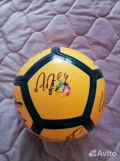 Футбольный мяч с автографами Спартака