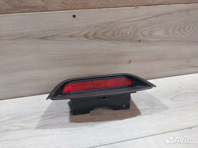 Дополнительный стоп сигнал Renault Logan 2