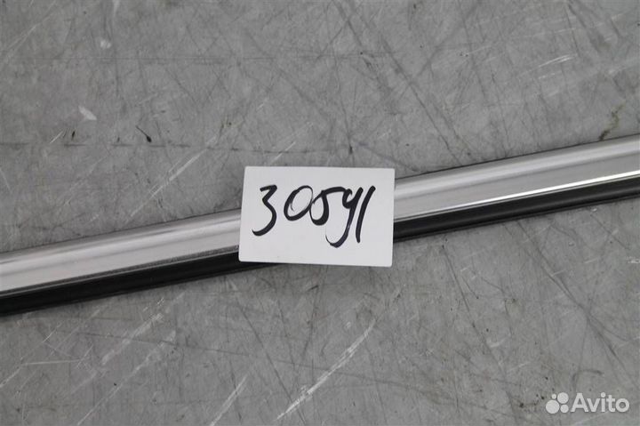 Молдинг стекла передней правой двери Volvo XC90
