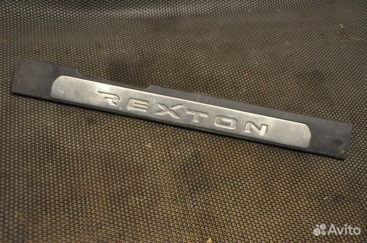 Накладка на порог передняя правая ssang yong Rex