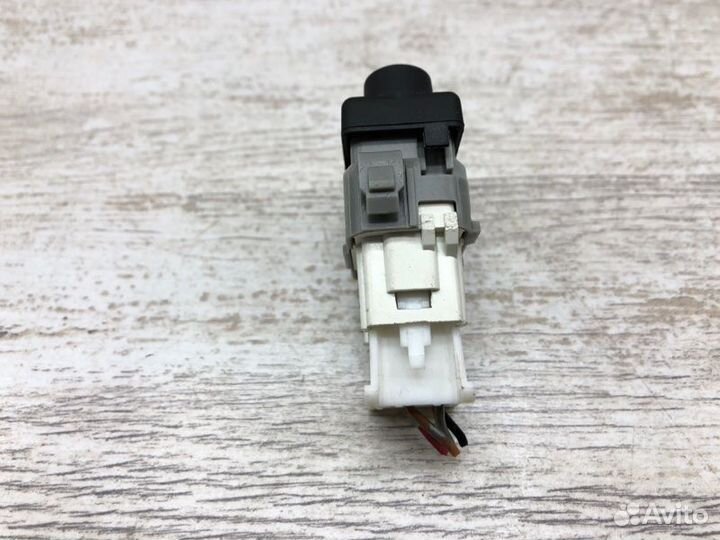 Кнопка центрального замка Nissan Qashqai кроссовер