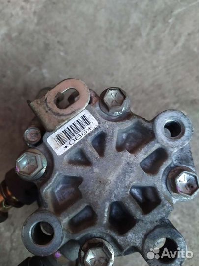 Насос гур на Mitsubishi Pajero 4 3.2L