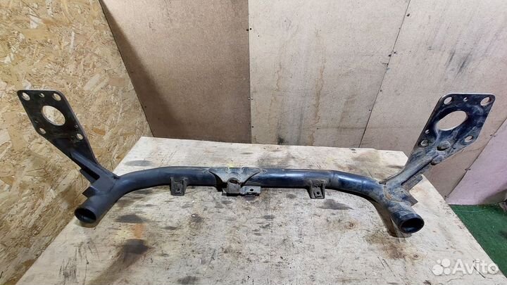 Кронштейн переднего бампера левый Passat B5