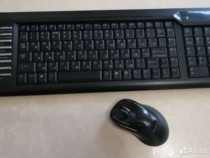 Беспроводная клавиатура и мышь