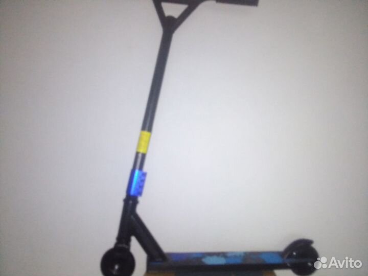 Трюковой самокат синий колеса 8 см