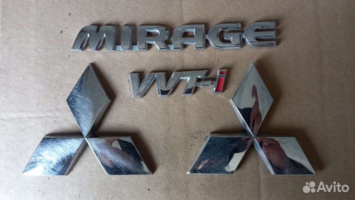 Эмблемы Mitsubishi