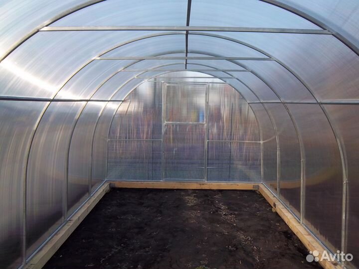 Теплицы с поликарбонатом и чехлом