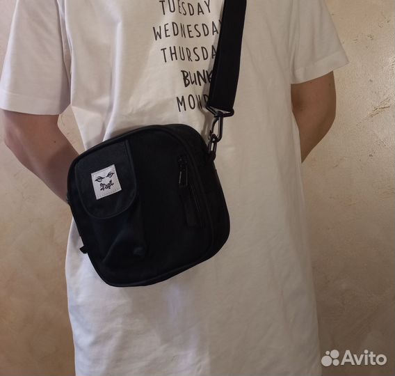 Сумка чёрная через плечо