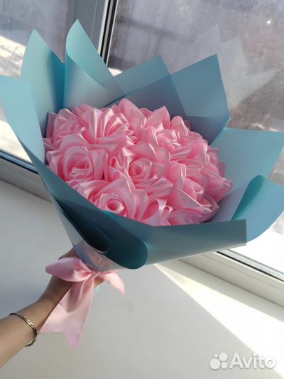 Цветы розы из атласных лент