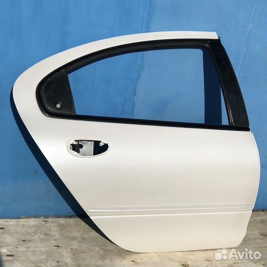 Дверь правая задняя Додж Intrepid 2004г 2.7л
