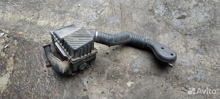 Корпус воздушного фильтра Volkswagen Passat B4